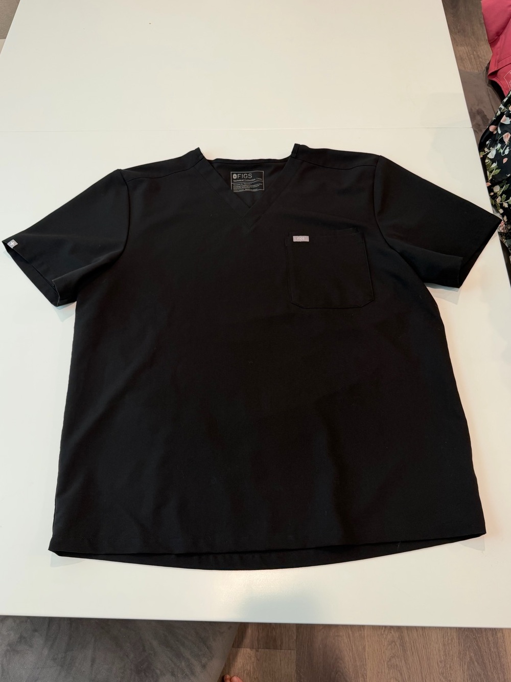 FIGS Men’s Leon Scrub Top XXL Black V-Neck Three-Pocket